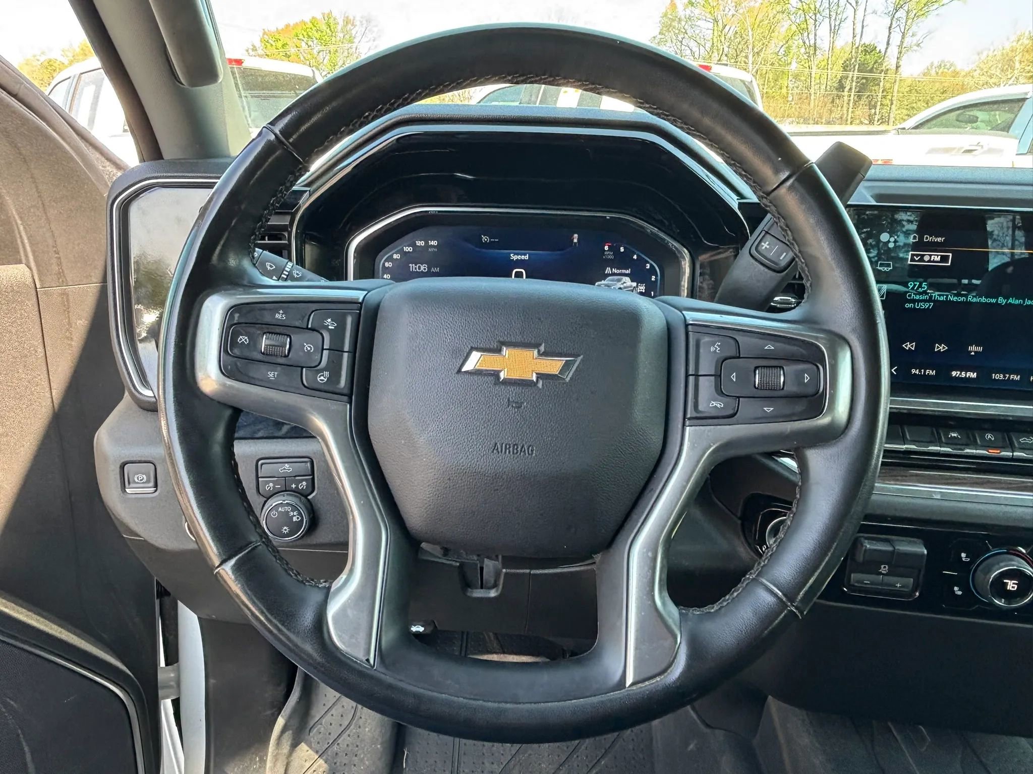 Used 2023 Chevrolet Silverado 1500 LT image 29