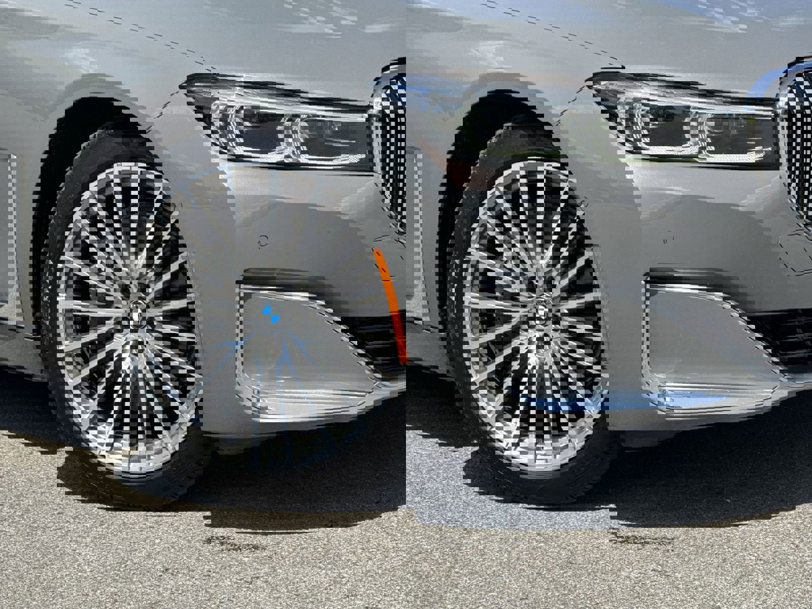 Used 2022 BMW 740i w/ Premium Package image 13