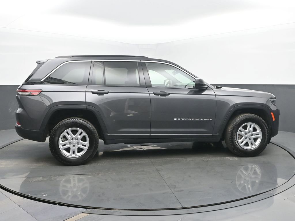 Used 2024 Jeep Grand Cherokee Laredo image 6