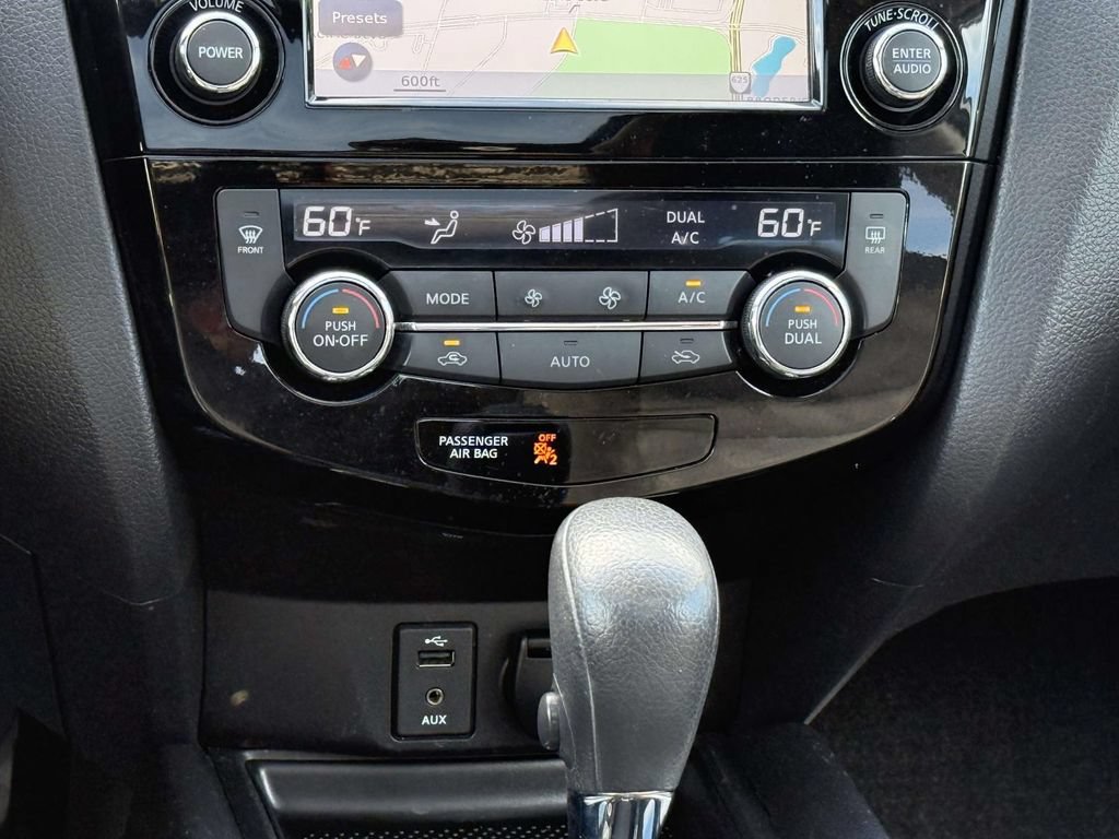 Used 2015 Nissan Rogue SV w/ SV Premium Package AWD/4WD image 21