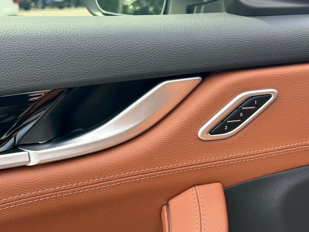Used 2023 Maserati Levante GT AWD/4WD image 19