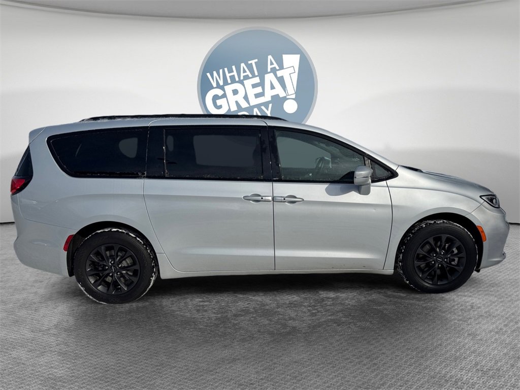 Certified 2022 Chrysler Pacifica Touring-L w/ S Appearance Package image 10