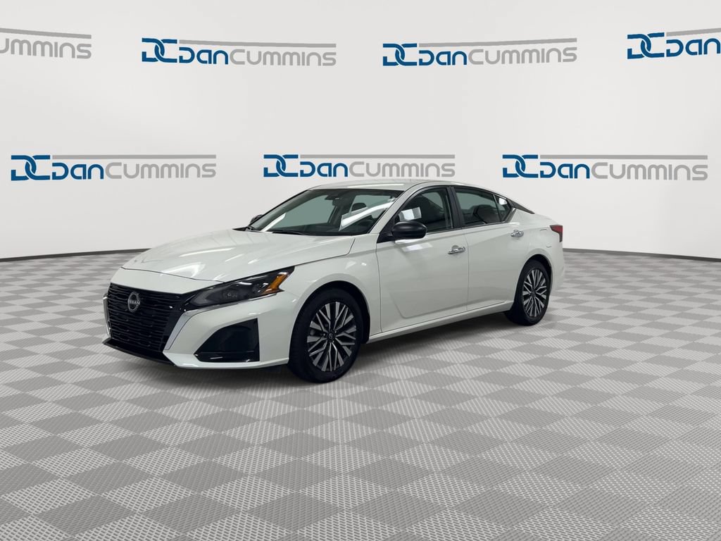 Used 2025 Nissan Altima 2.5 SV FWD image 4