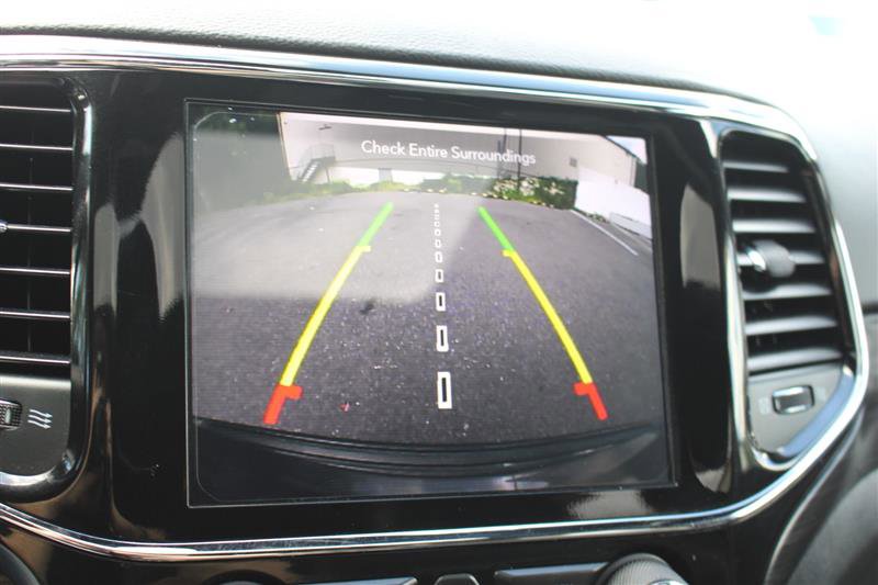 Used 2020 Jeep Grand Cherokee Altitude image 19