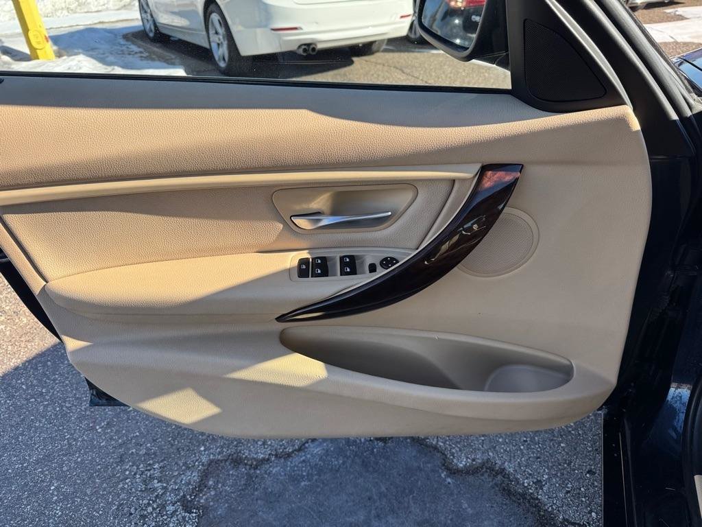 Used 2014 BMW 320i xDrive Sedan AWD/4WD image 19