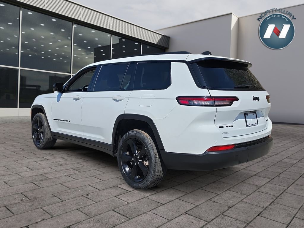 Used 2023 Jeep Grand Cherokee L Limited w/ Black Appearance Package AWD/4WD image 3