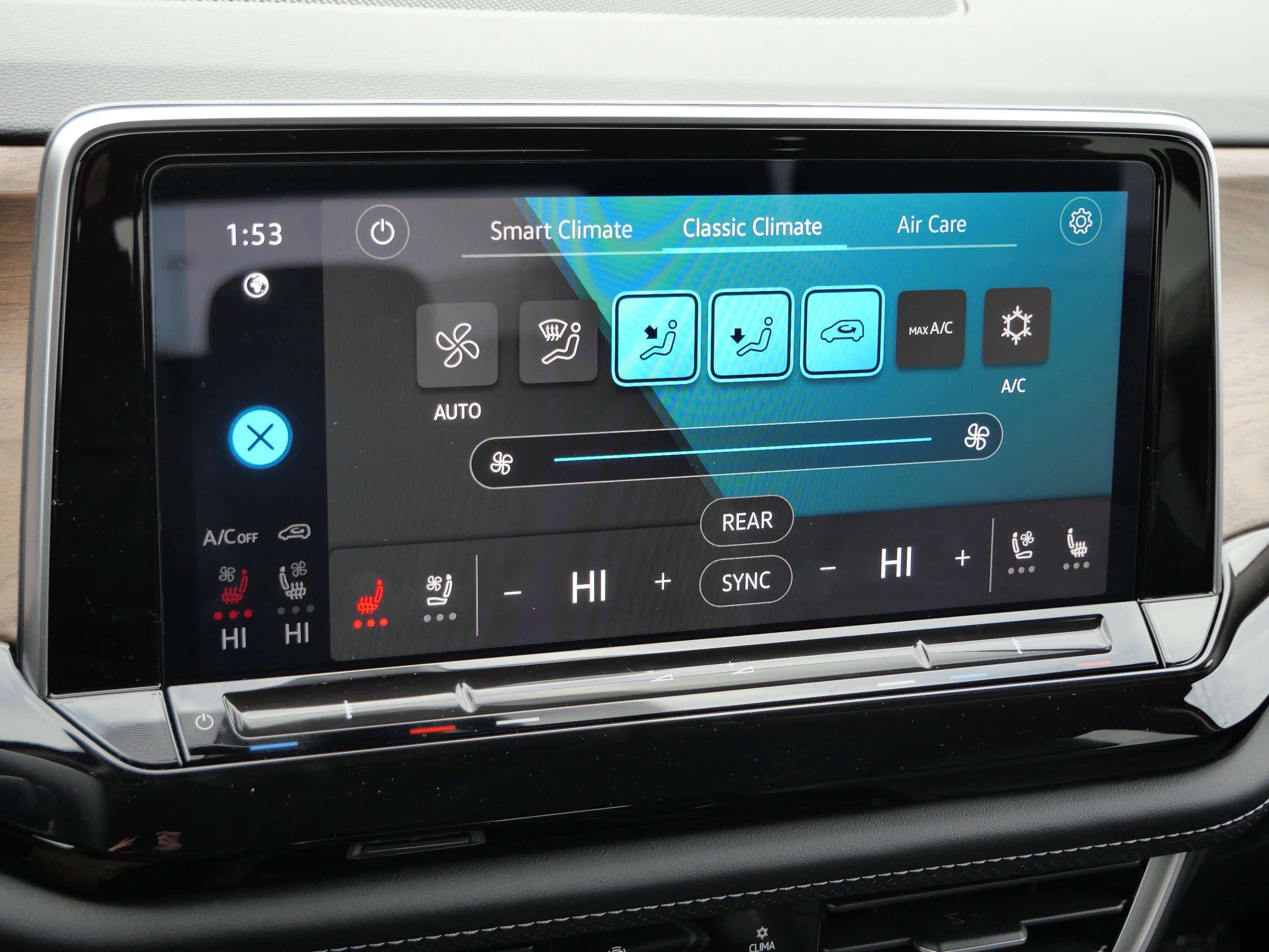 Certified 2024 Volkswagen Atlas SE w/ Black Wheel Package image 24