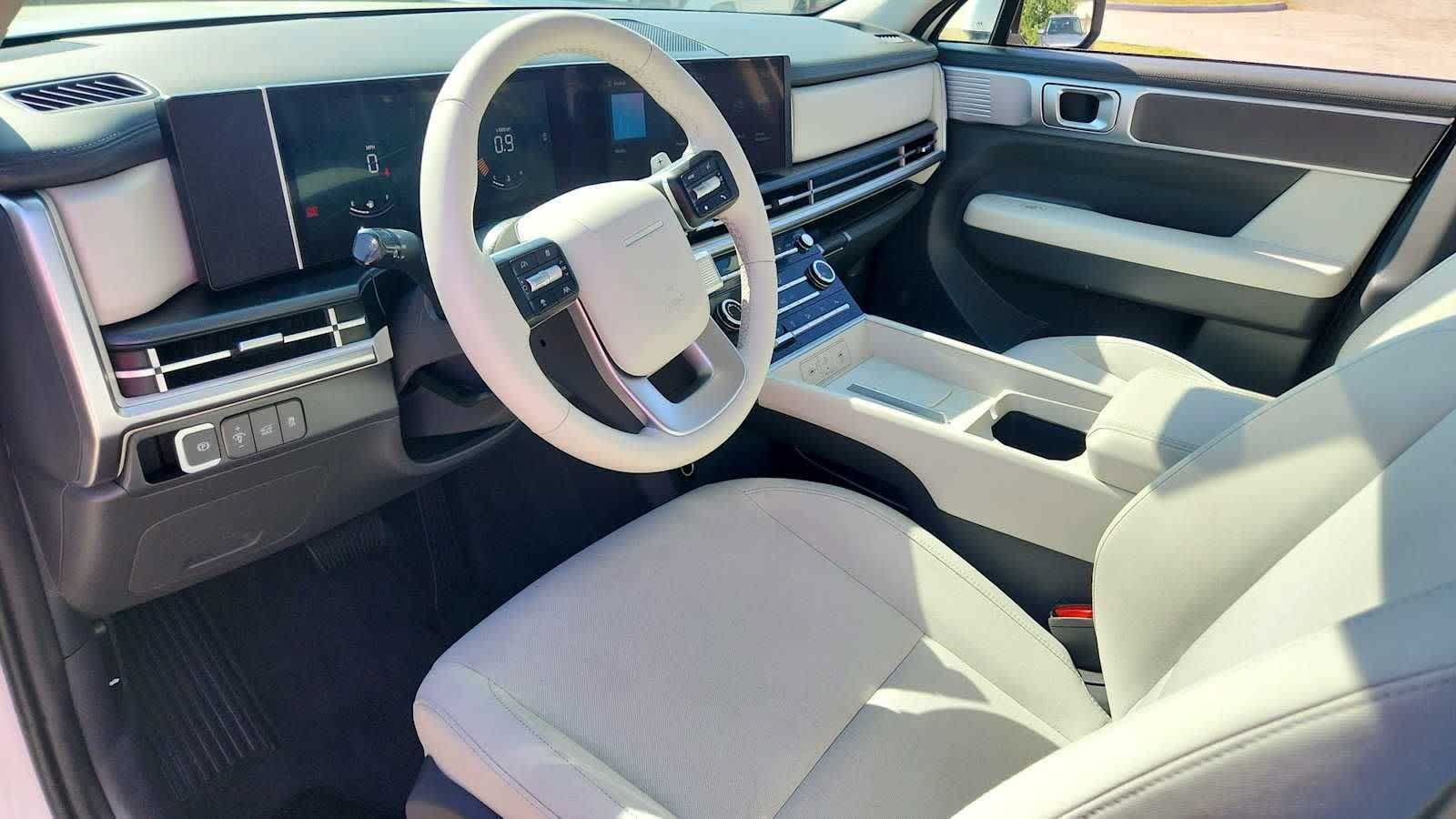 Certified 2025 Hyundai Santa Fe SE FWD image 9