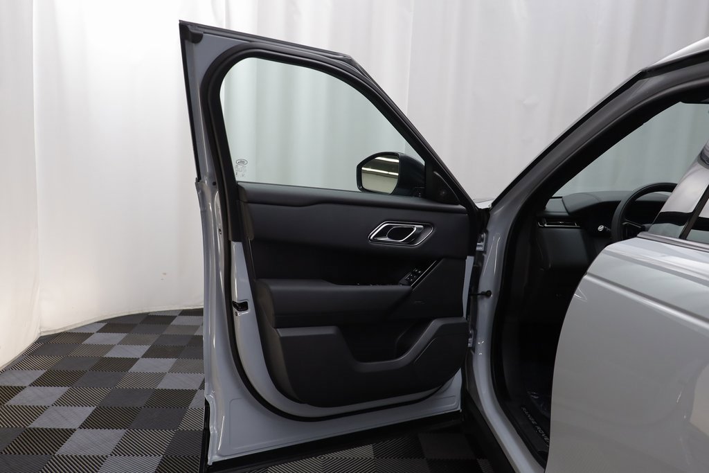 New 2026 Land Rover Range Rover Velar Dynamic SE image 5