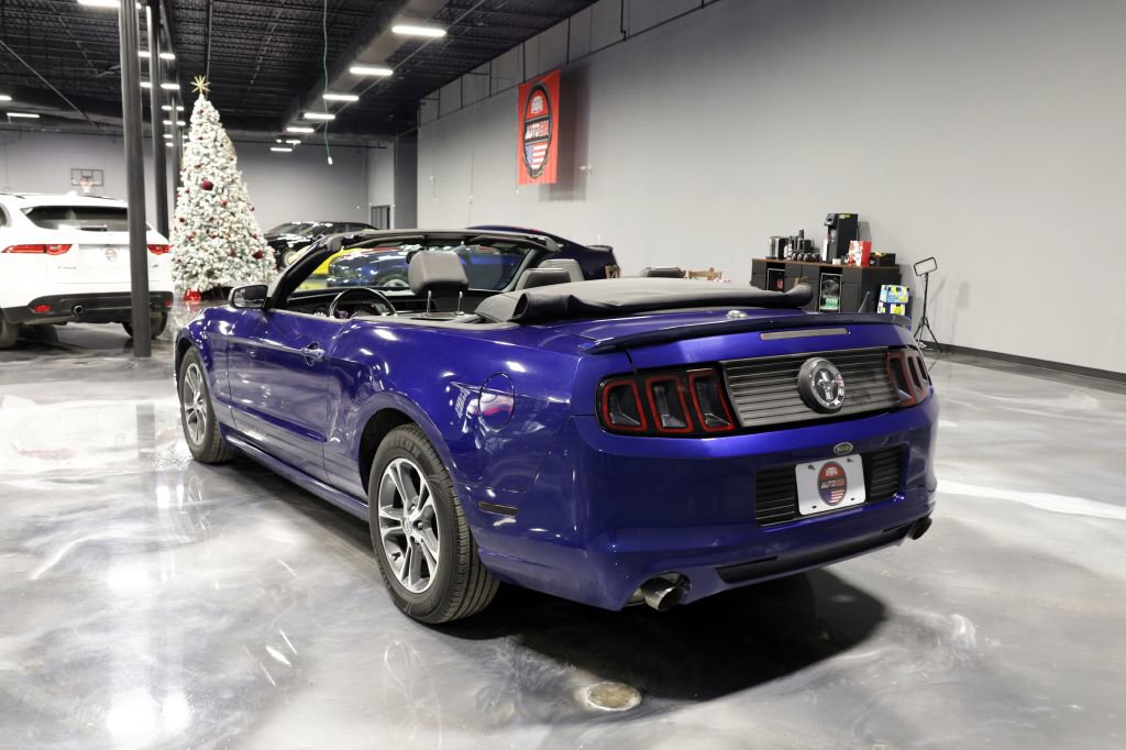 Used 2013 Ford Mustang Premium RWD image 5