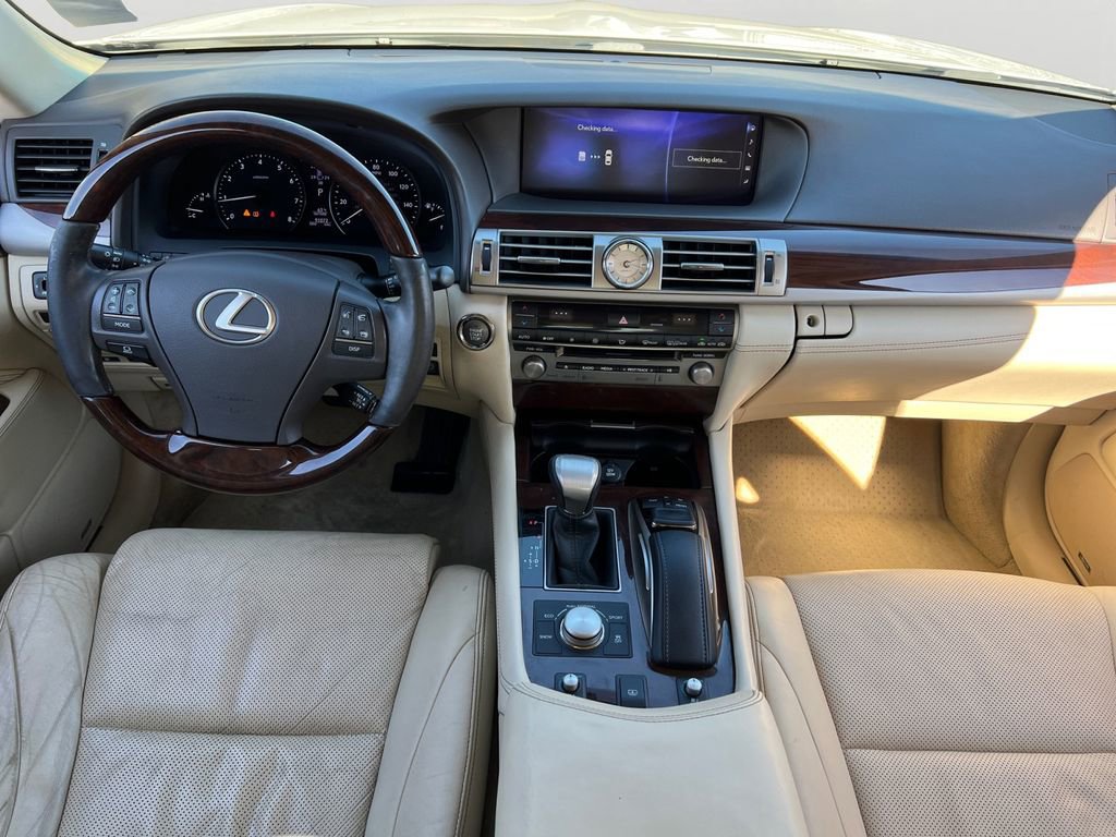 Used 2016 Lexus LS 460 AWD image 11