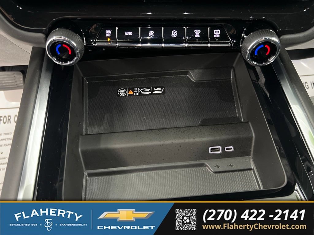Used 2025 Chevrolet Suburban Premier AWD/4WD image 31