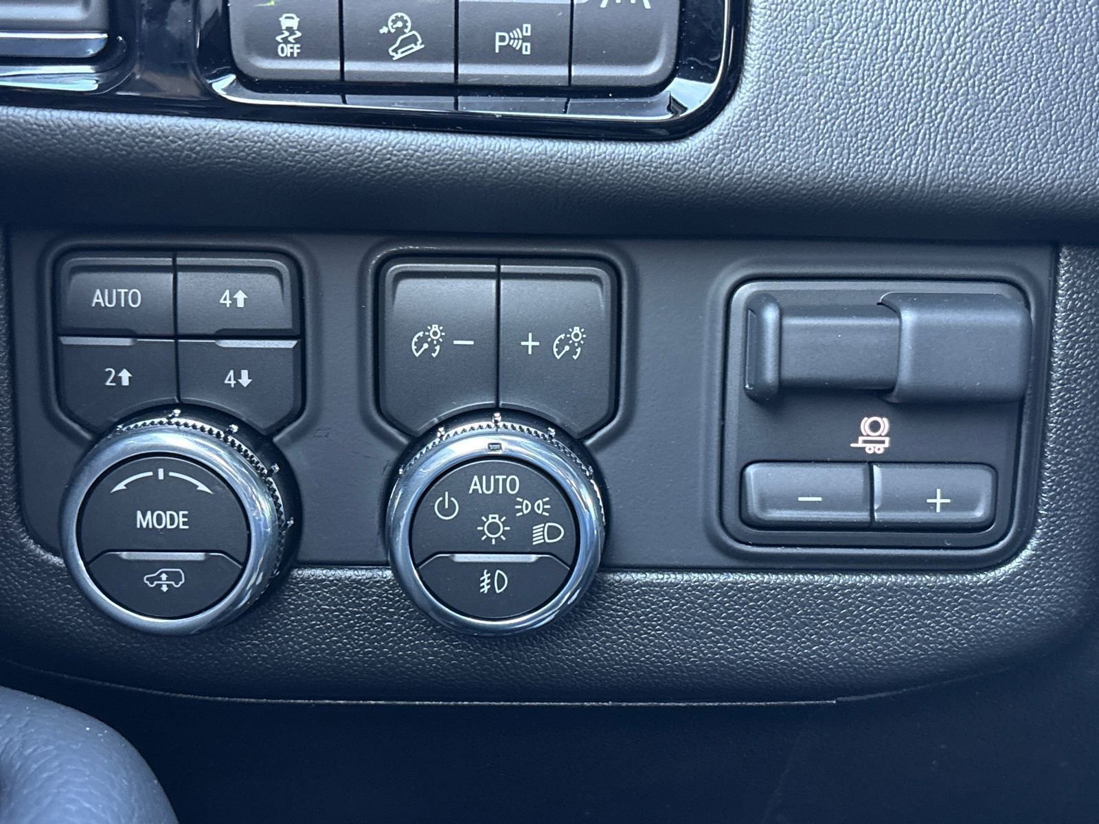 New 2026 GMC Yukon Denali w/ Denali Reserve Package image 19