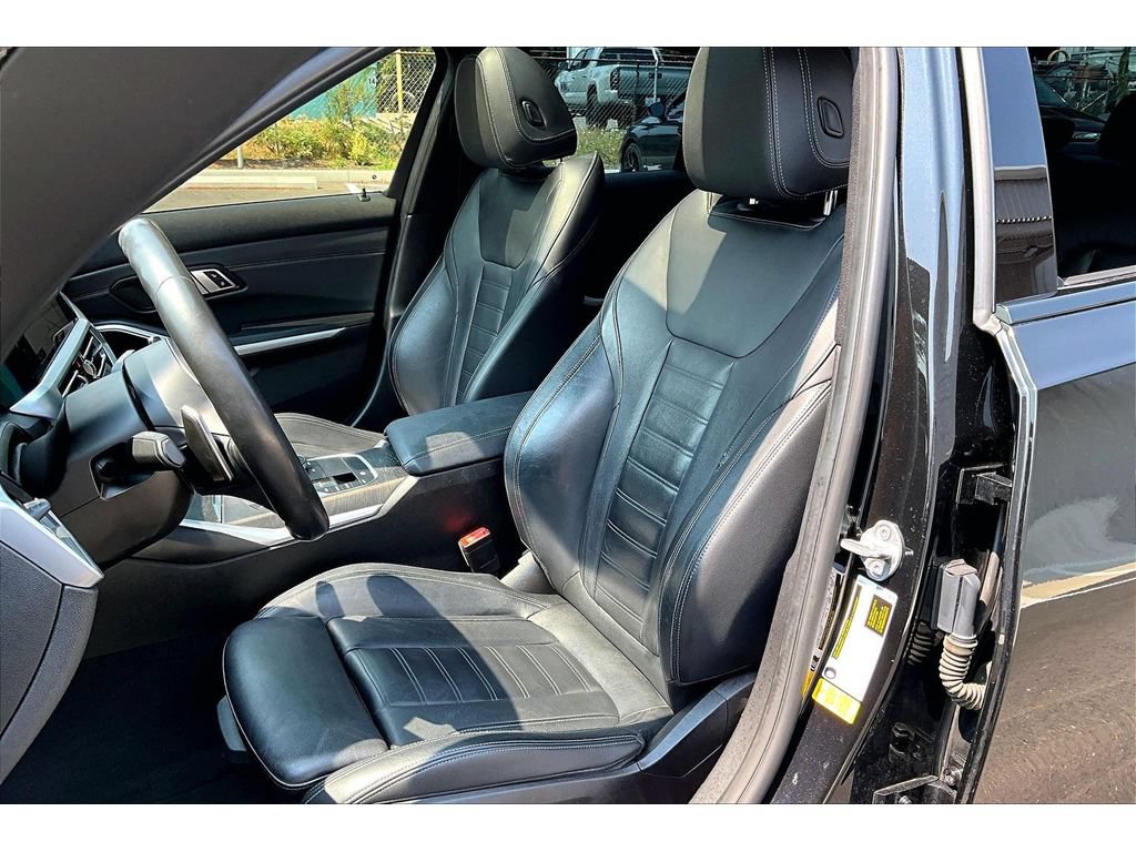 Used 2020 BMW 330i Sedan w/ M Sport Package RWD image 25