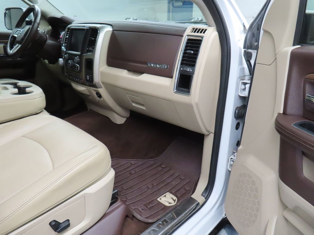 Used 2017 RAM 1500 Laramie w/ Convenience Group AWD/4WD image 30