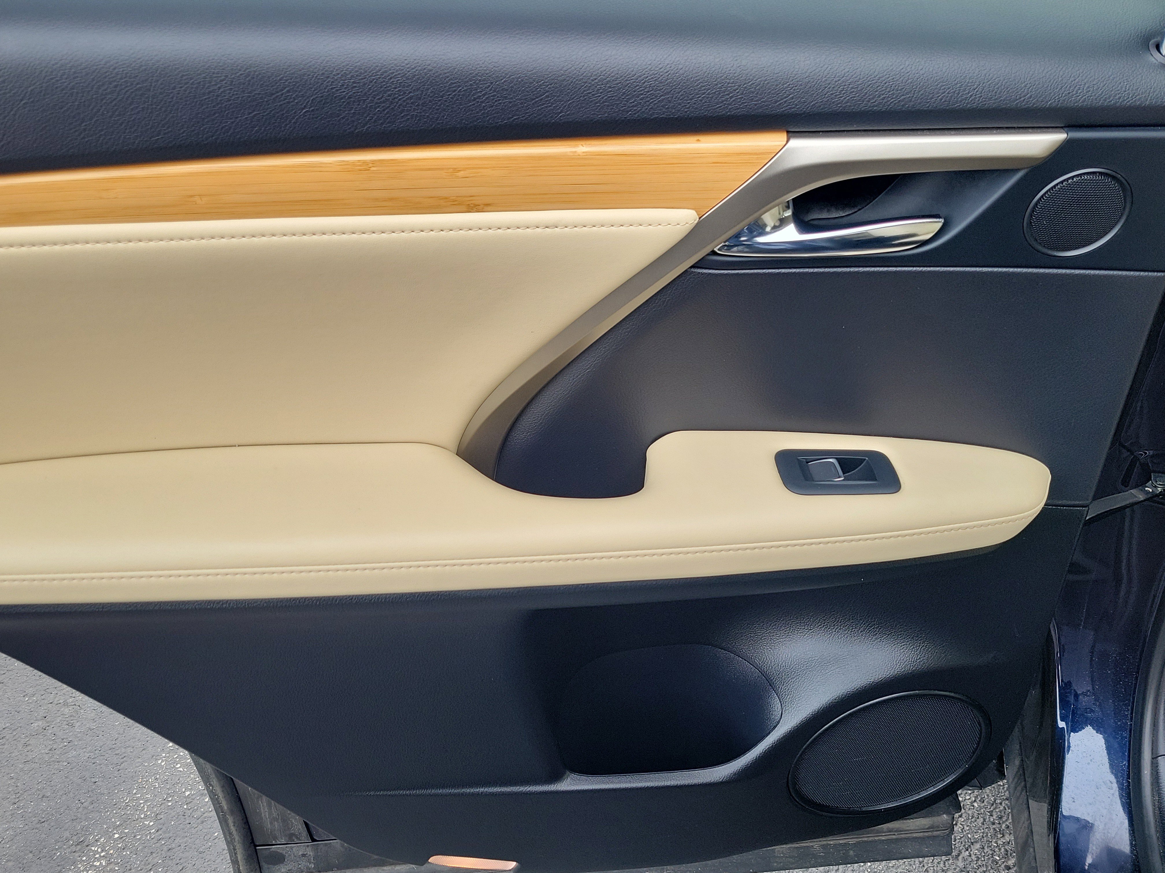 Used 2021 Lexus RX 350L 350L w/ Premium Package image 15