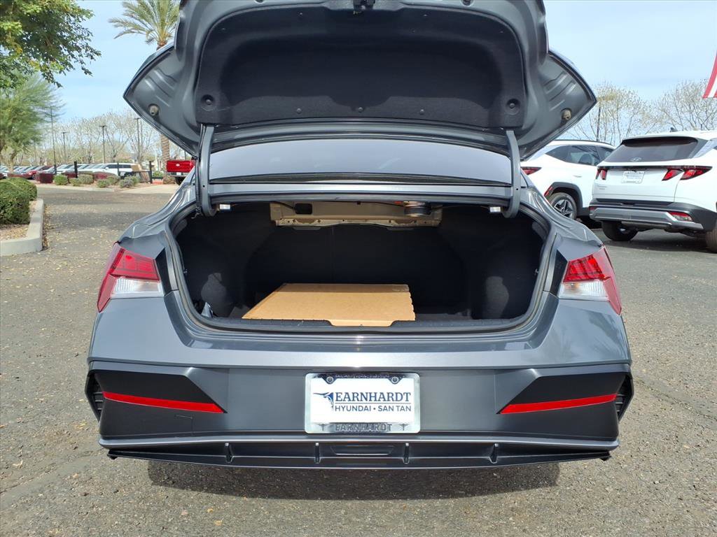 Certified 2025 Hyundai Elantra Limited image 10