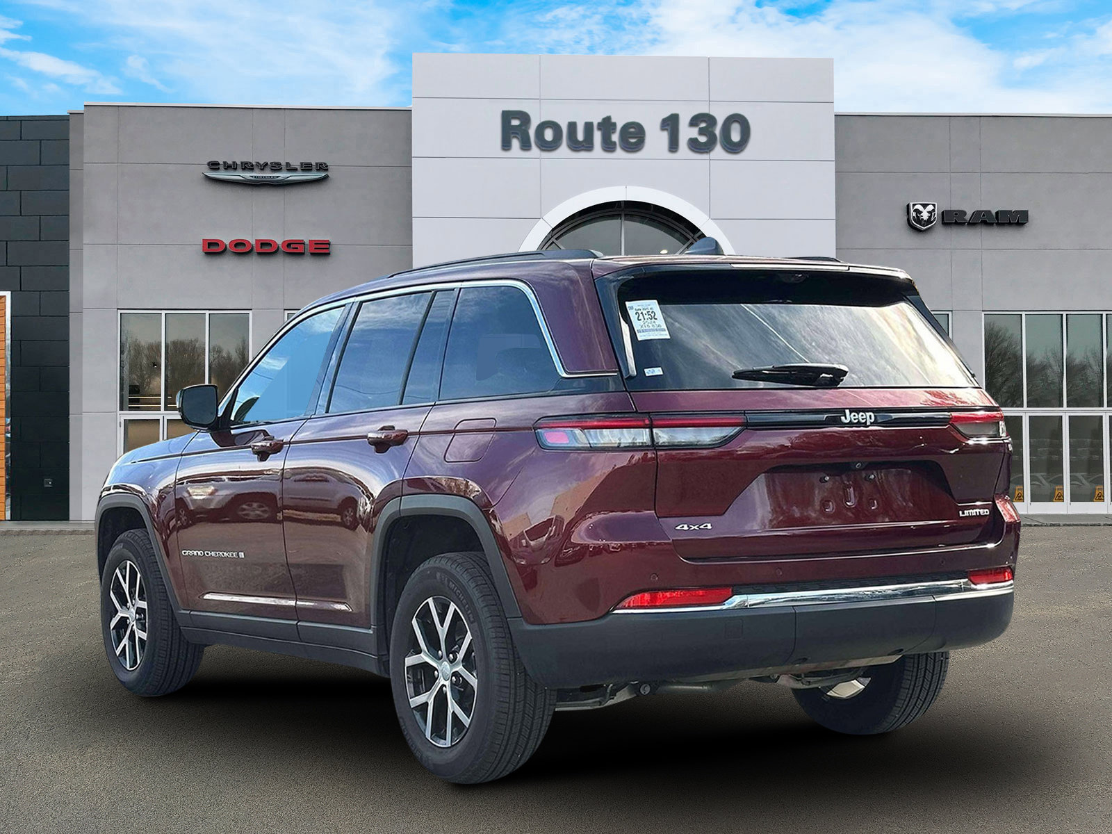 Used 2024 Jeep Grand Cherokee Limited w/ Luxury Tech Group II image 3