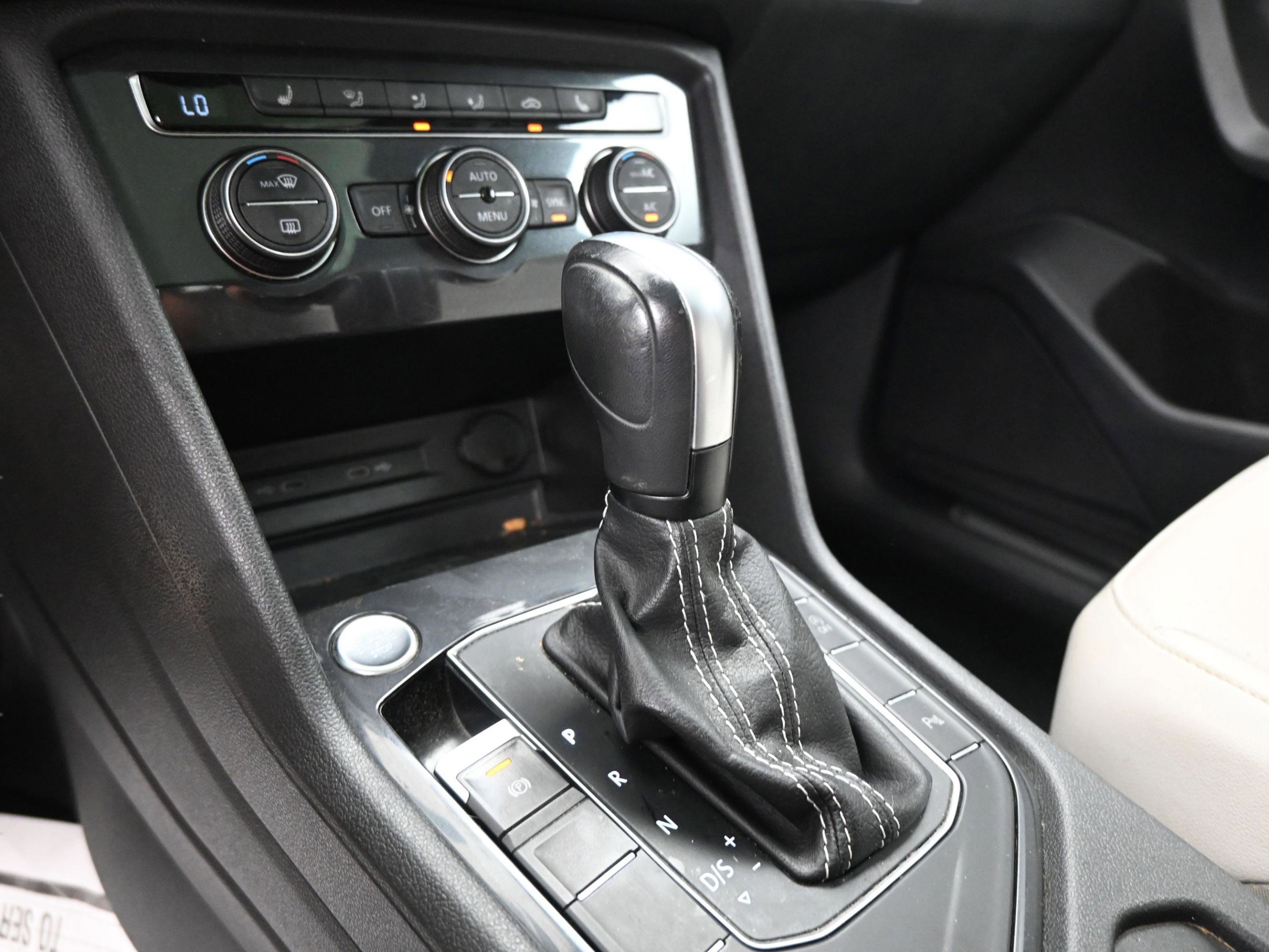 Used 2021 Volkswagen Tiguan SE R-Line FWD image 30