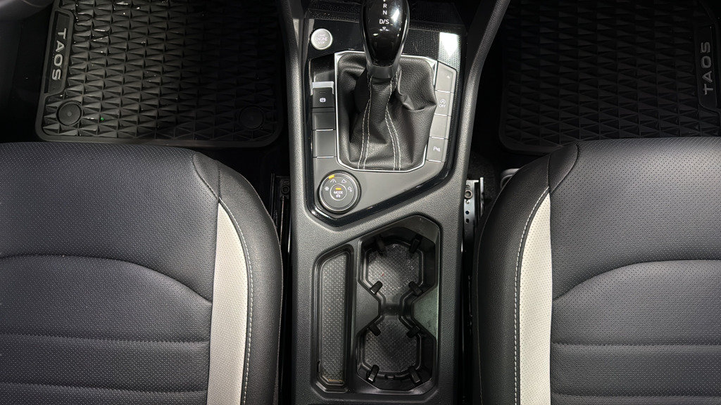 Certified 2025 Volkswagen Taos SEL AWD/4WD image 37