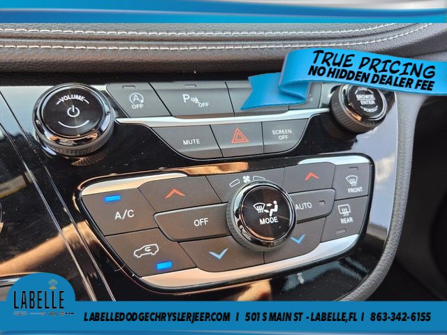 Used 2025 Chrysler Pacifica Select AWD/4WD image 27