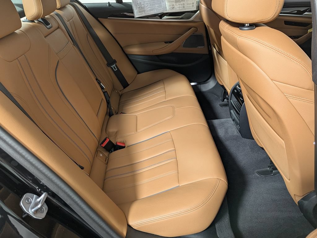 Certified 2023 BMW 530e xDrive w/ Premium Package AWD/4WD image 40