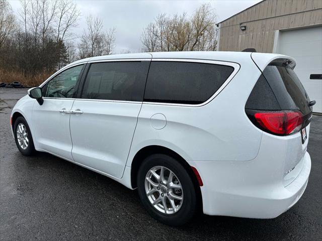 Certified 2022 Chrysler Voyager LX image 16