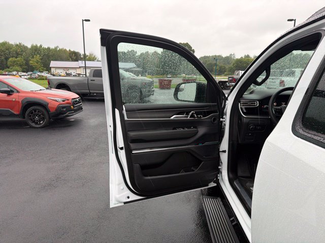 New 2026 Jeep Grand Wagoneer Summit AWD/4WD image 13
