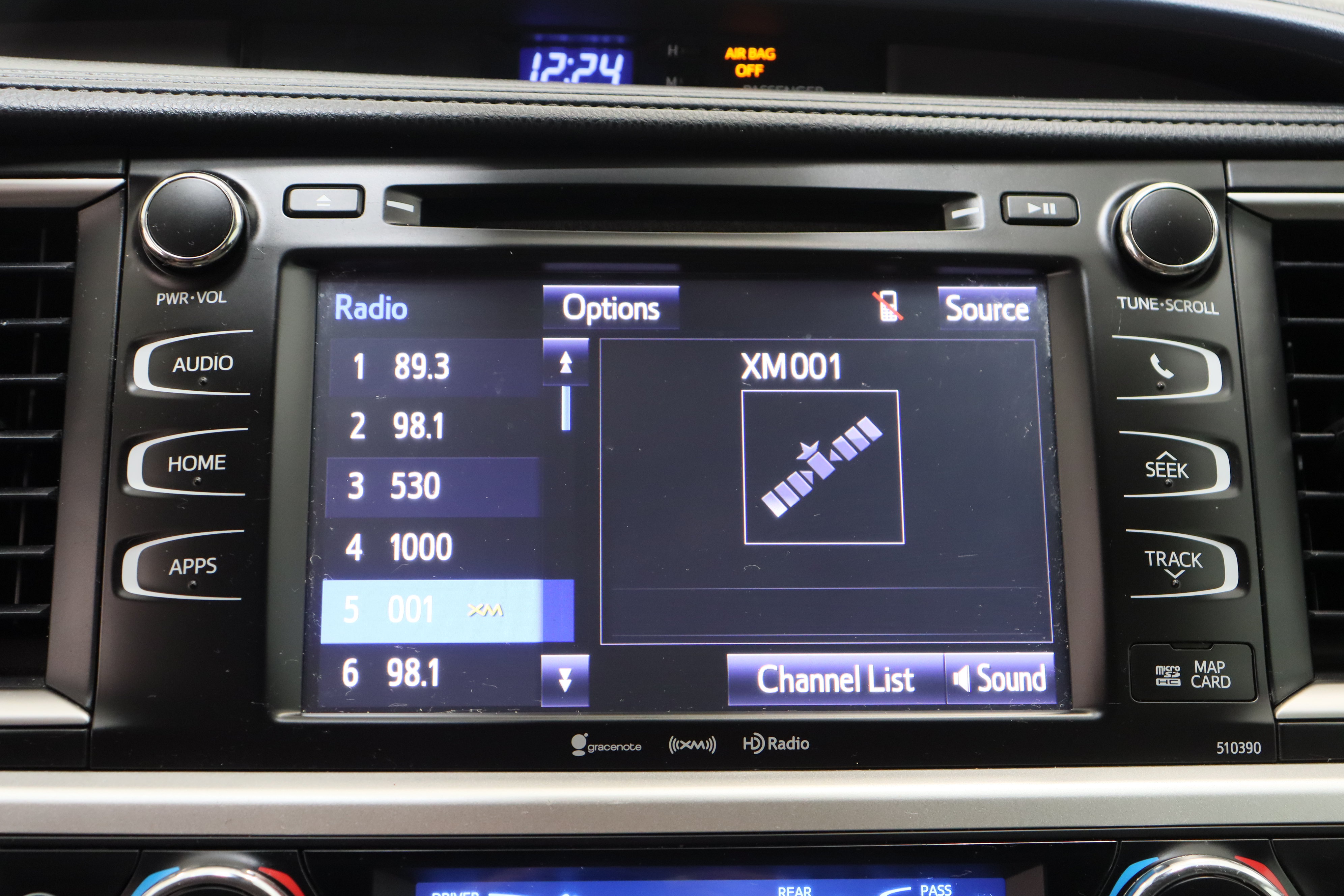 Used 2019 Toyota Highlander XLE FWD image 19