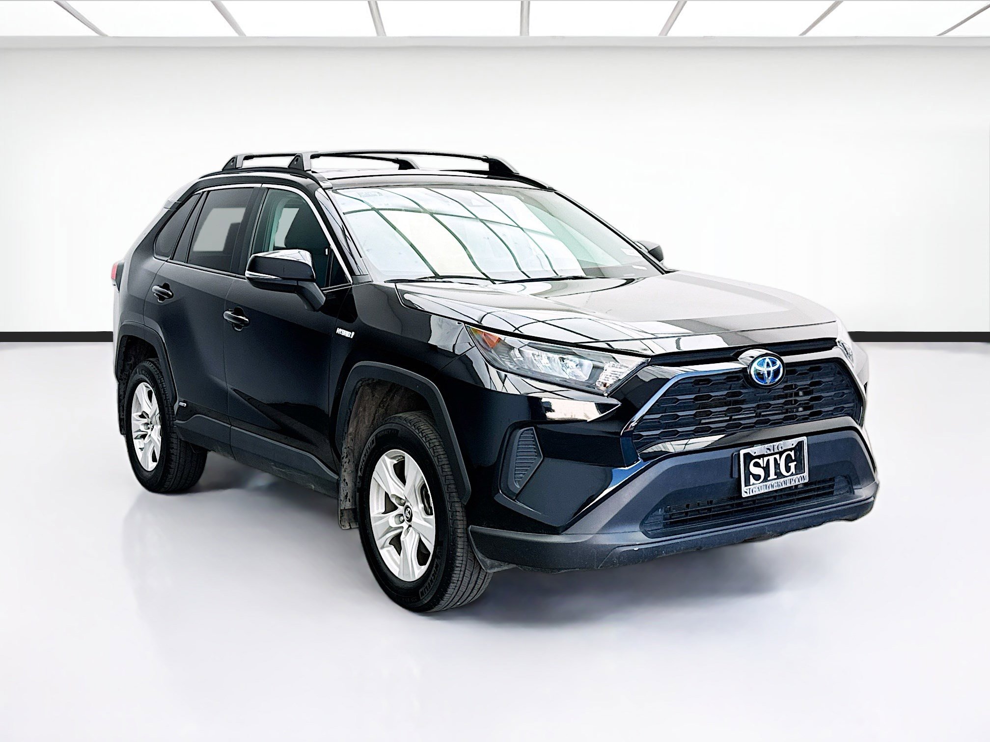 Used 2020 Toyota RAV4 LE AWD/4WD image 3