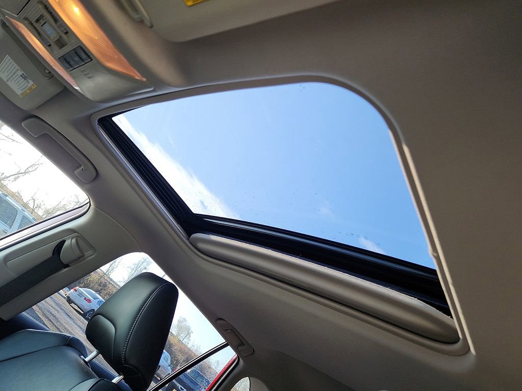 Used 2021 Toyota RAV4 Limited image 14