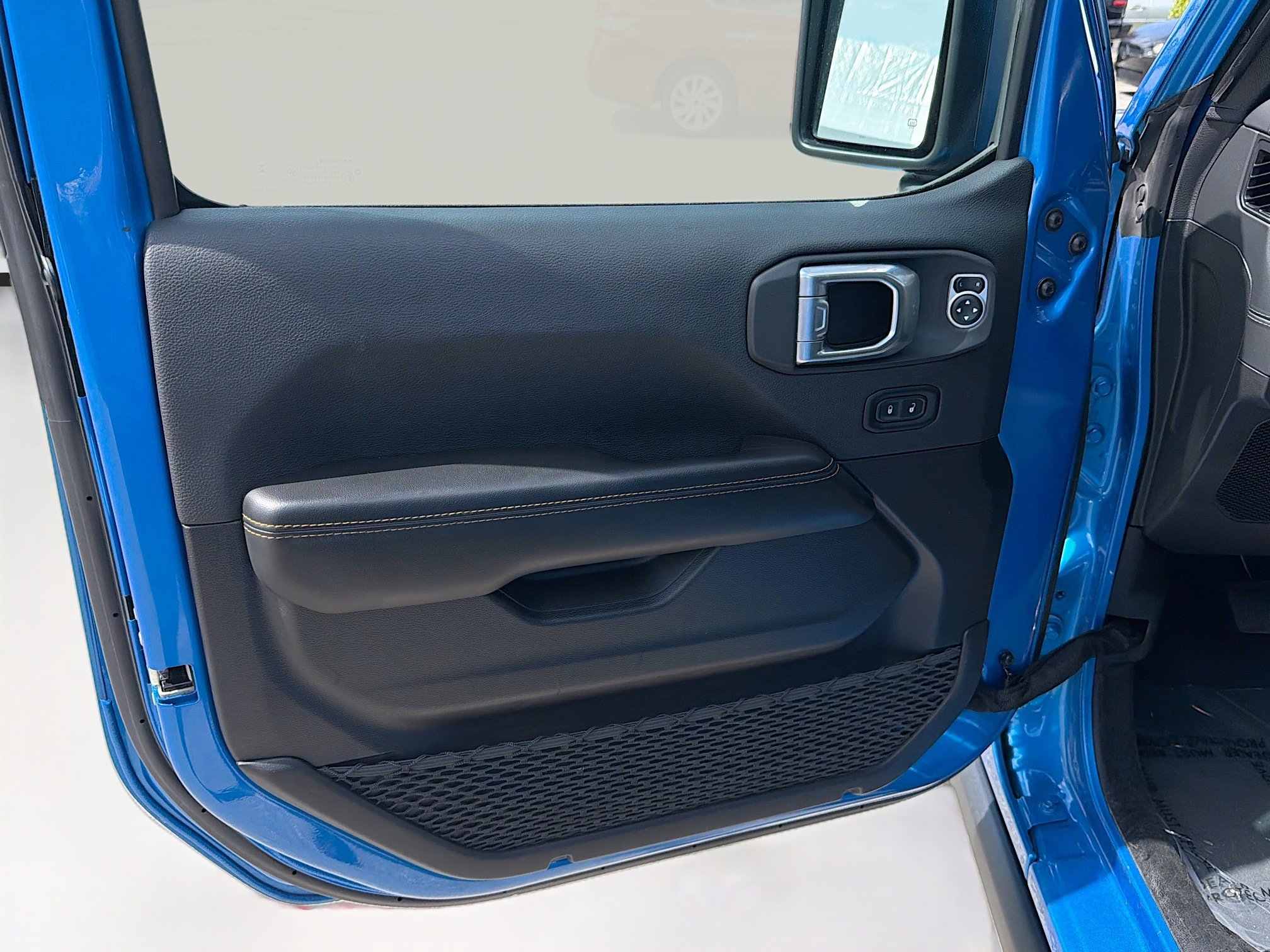 Used 2024 Jeep Wrangler Sahara image 21