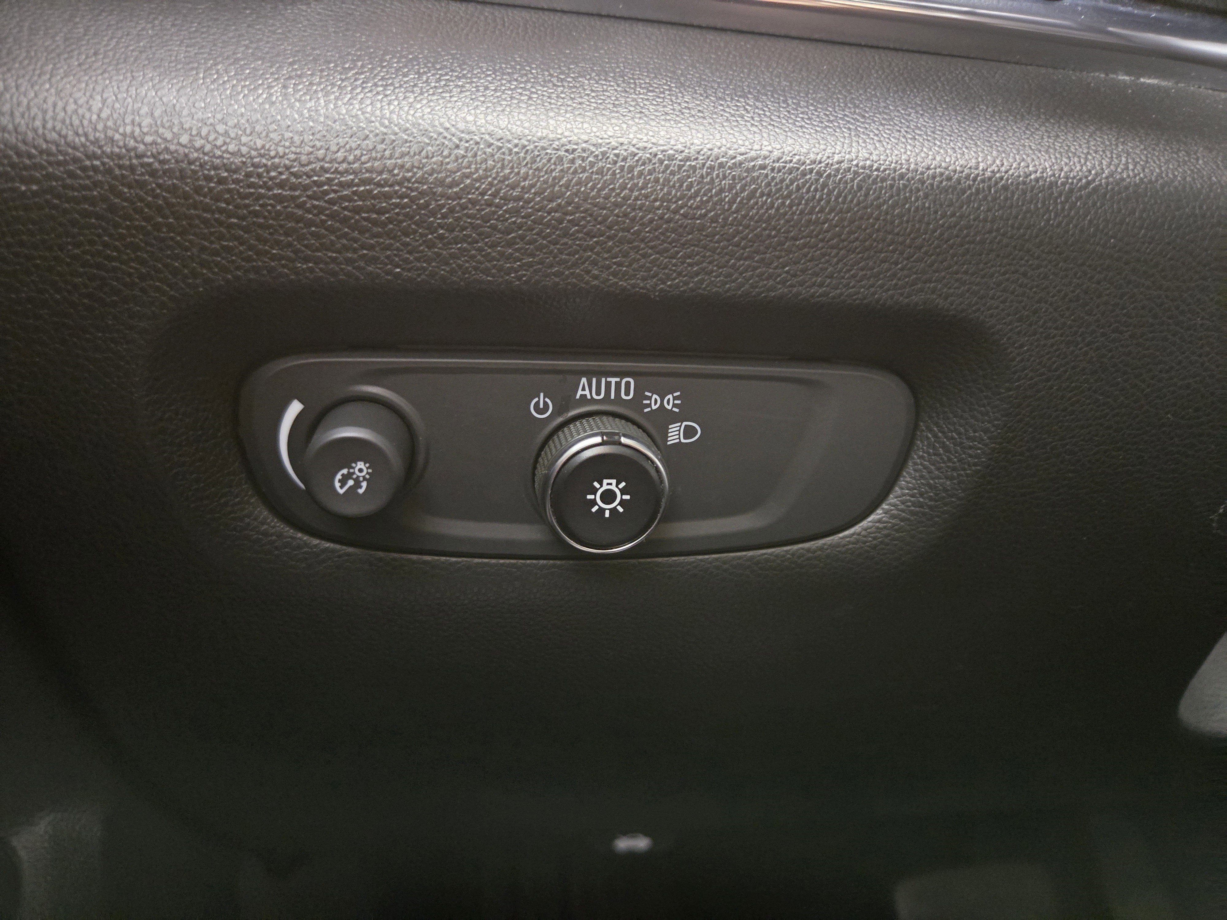 Used 2022 Chevrolet Traverse LT AWD/4WD image 30