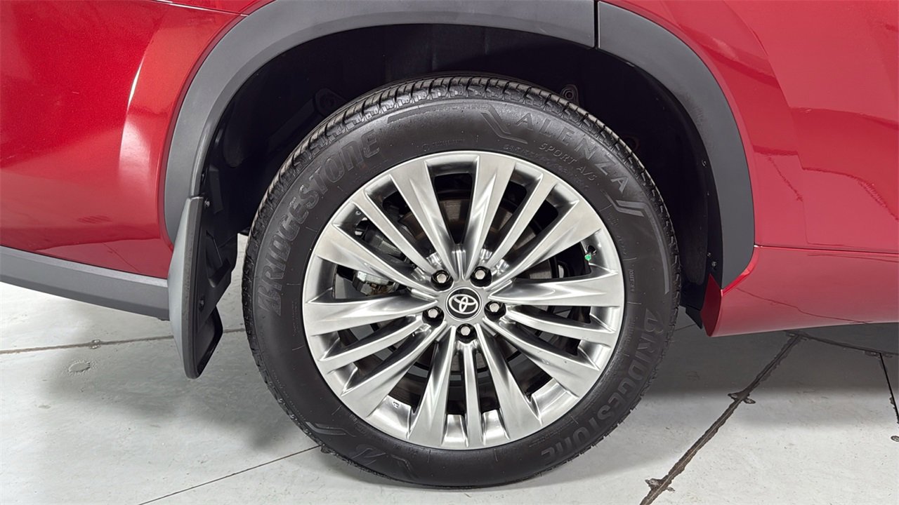 Certified 2025 Toyota Highlander Platinum image 23