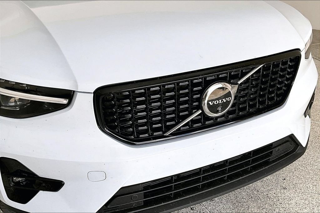Used 2026 Volvo XC40 B5 Plus AWD/4WD image 36
