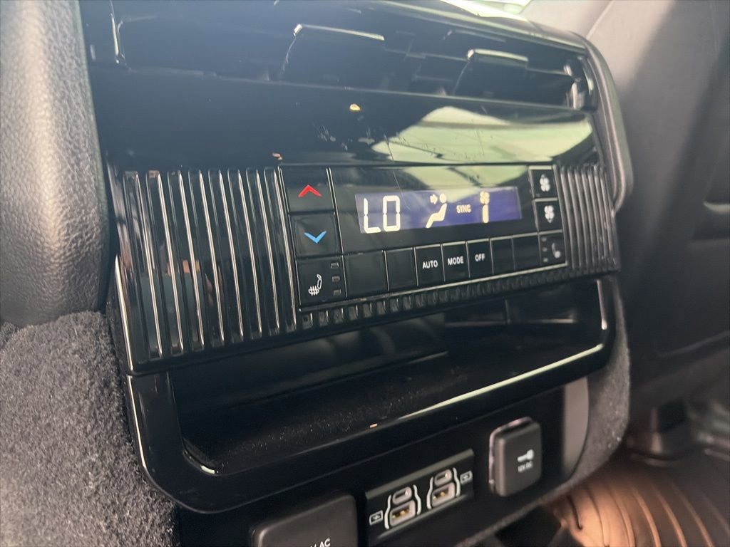 Used 2022 Jeep Wagoneer Series I w/ Convenience Group I AWD/4WD image 32