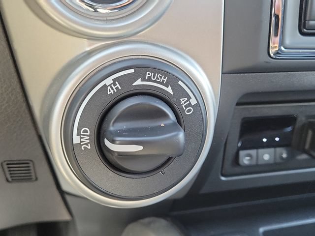 Used 2024 Nissan Titan SV w/ SV Convenience Package AWD/4WD image 23