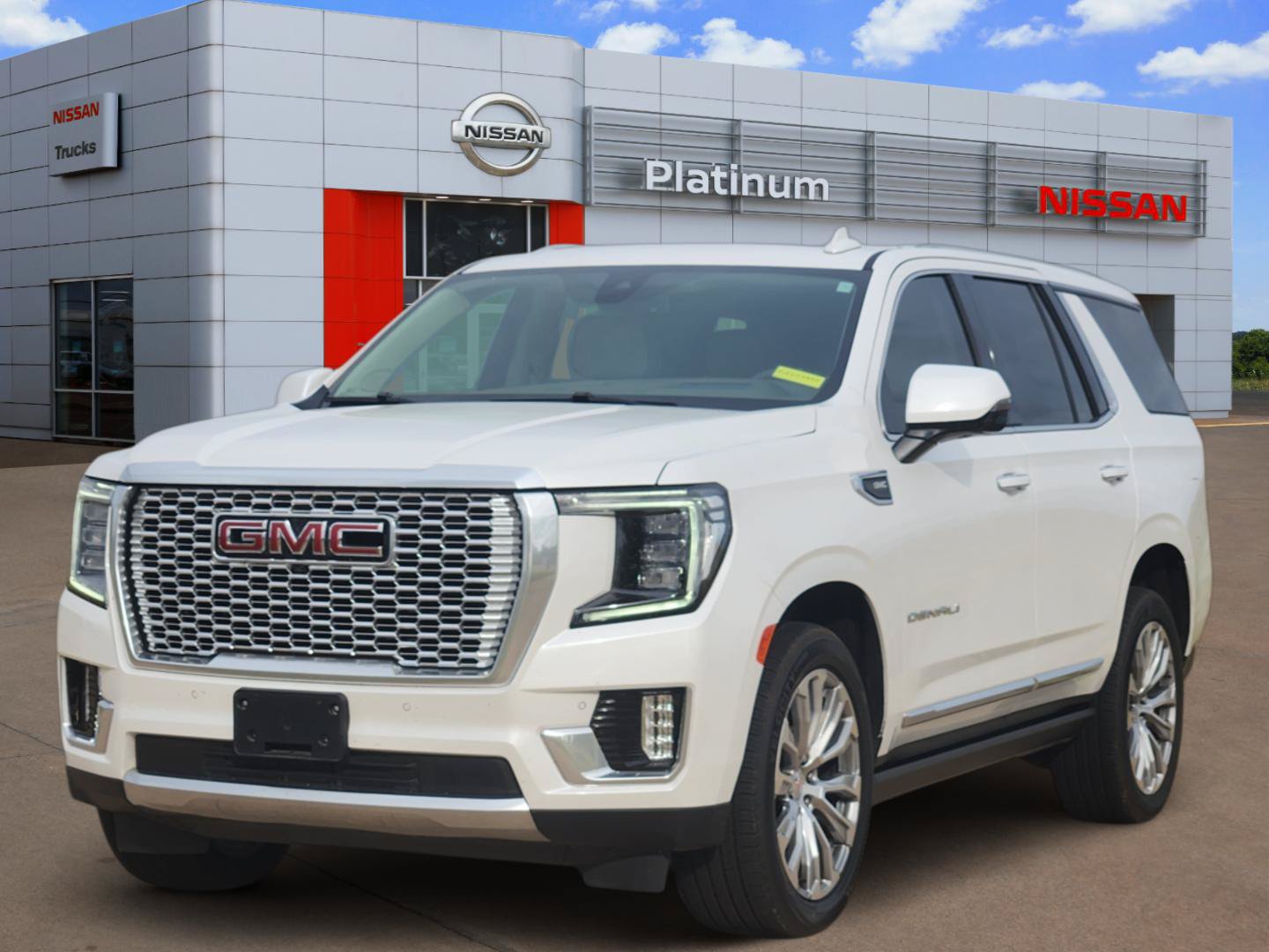 Used 2022 GMC Yukon Denali RWD image 2