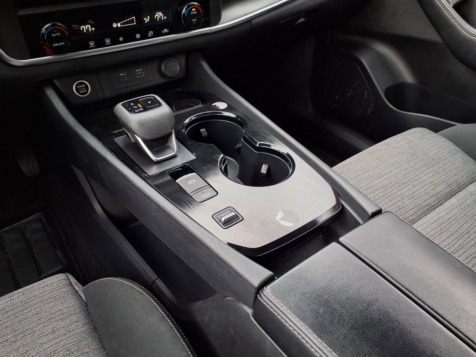 Used 2023 Nissan Rogue SV image 16