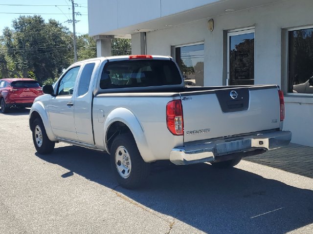 Used 2009 Nissan Frontier XE w/ XE Preferred Pkg RWD image 2