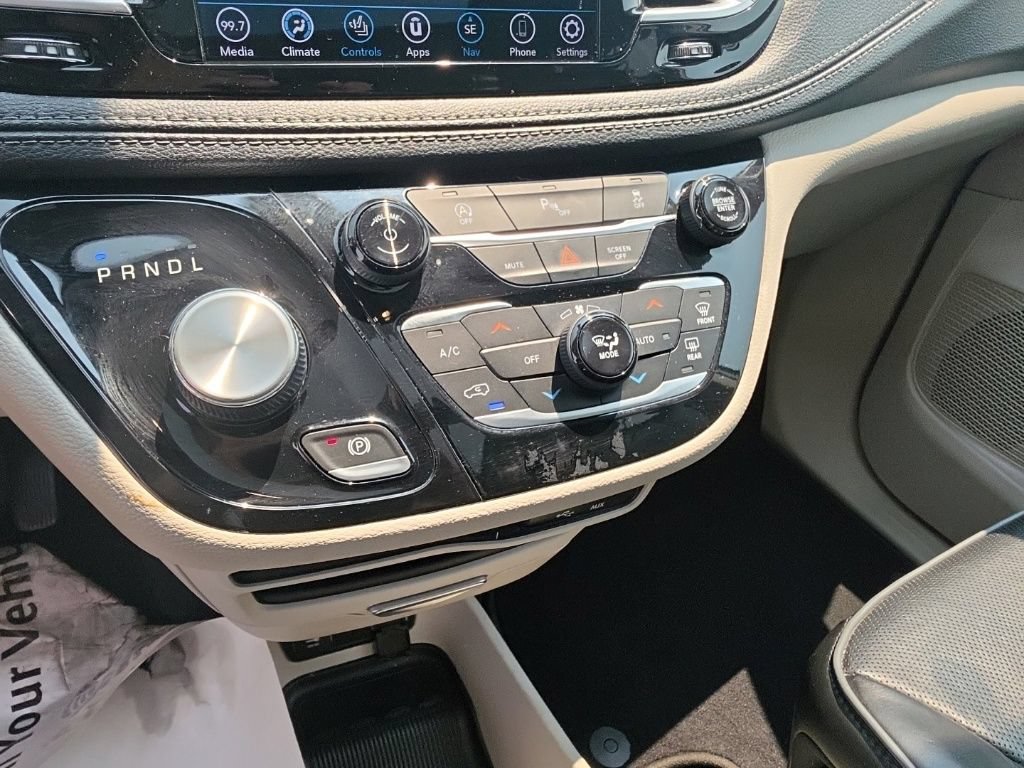 Used 2020 Chrysler Pacifica Limited FWD image 23