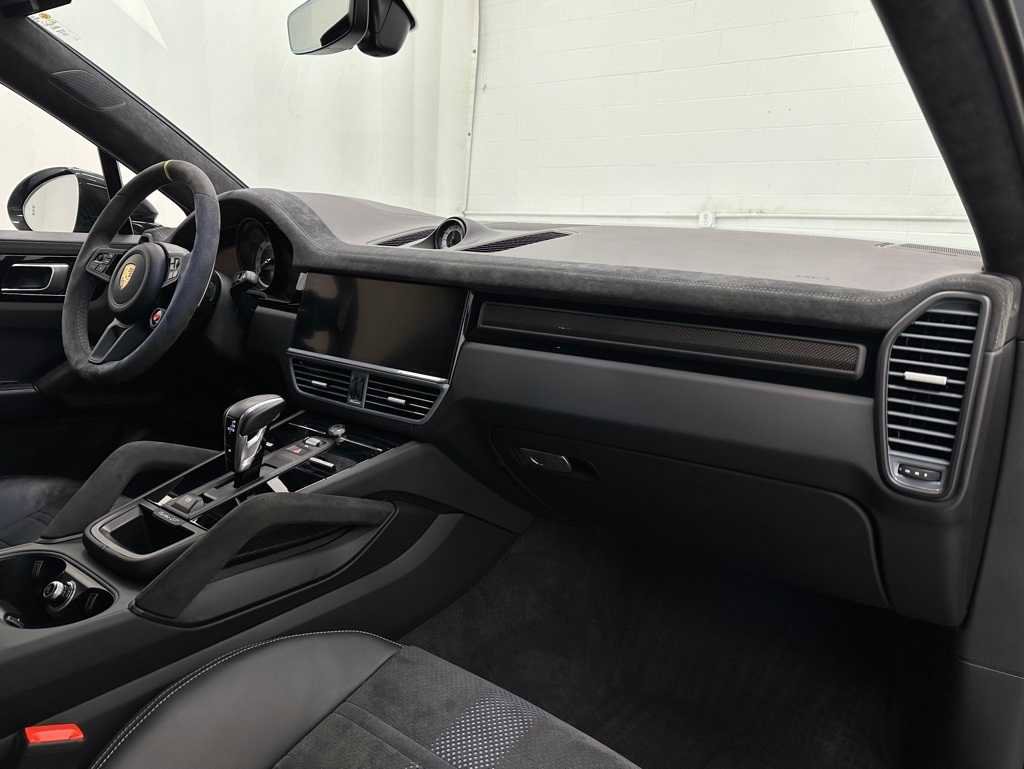 Used 2022 Porsche Cayenne Turbo GT image 17