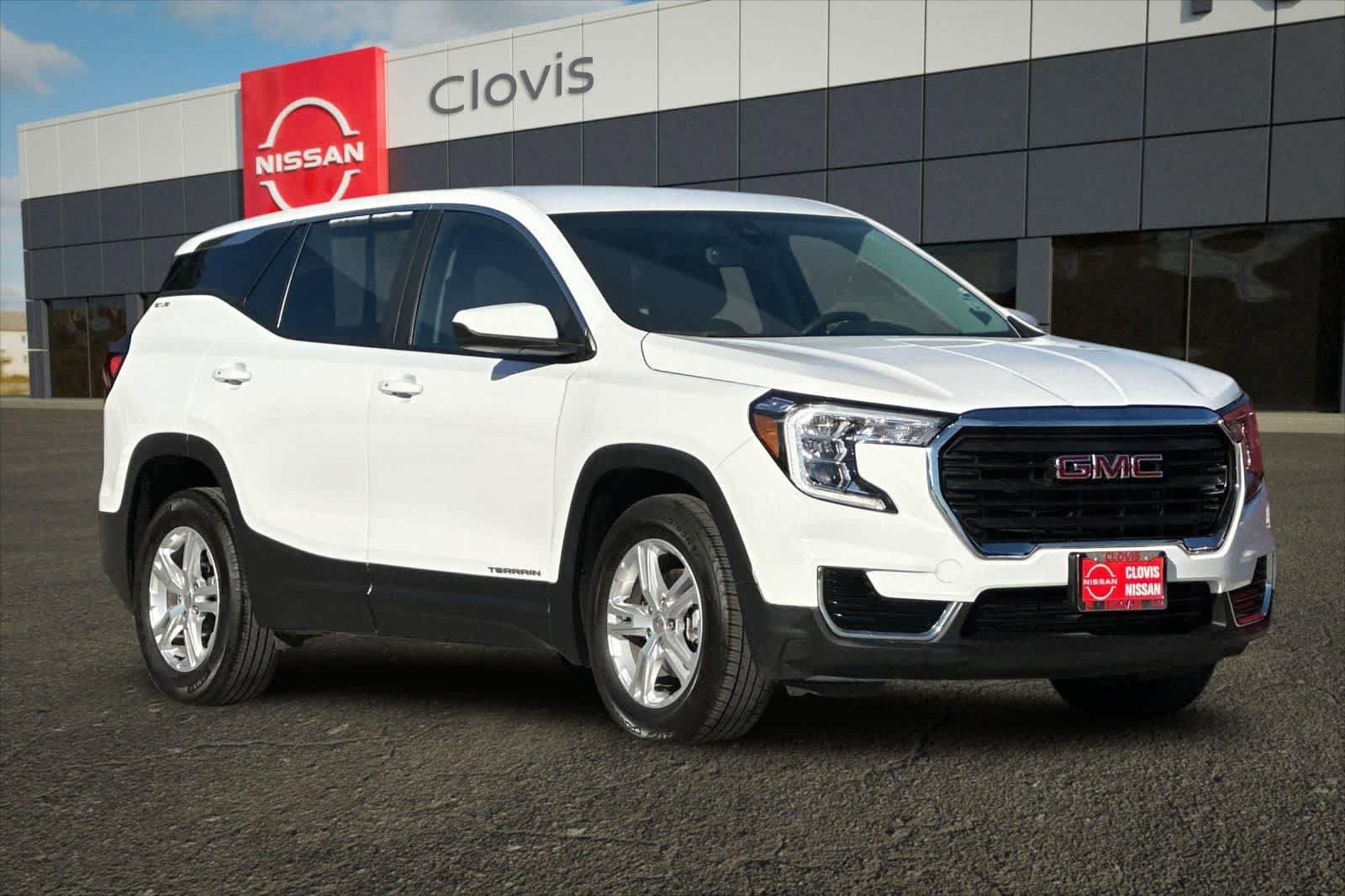 Used 2024 GMC Terrain SLE image 10