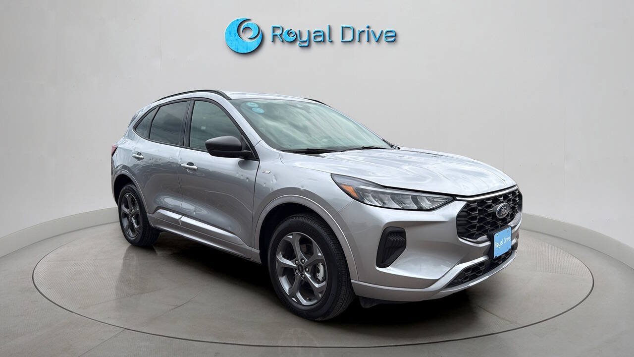 Used 2024 Ford Escape ST-Line w/ Tech Pack #1 AWD/4WD image 8