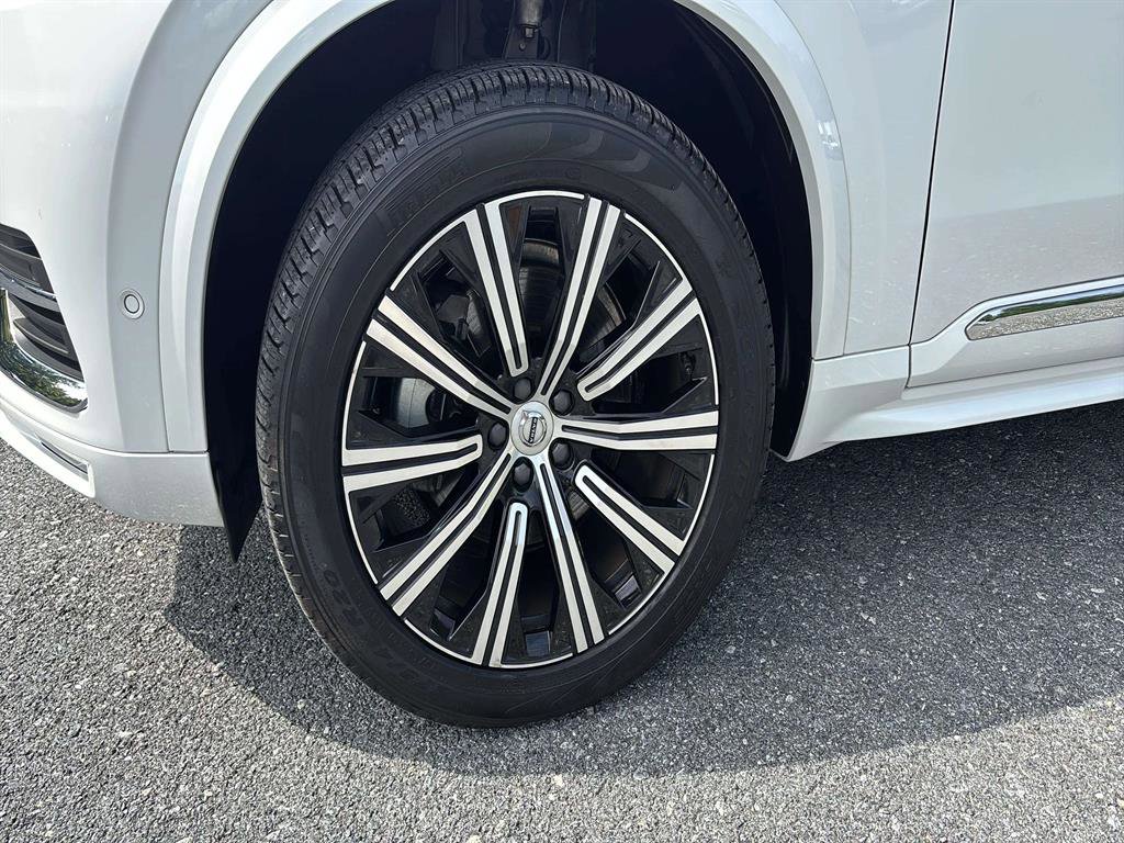 Used 2023 Volvo XC90 B6 Plus image 25