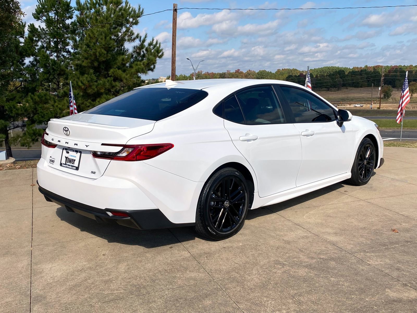 Used 2025 Toyota Camry SE image 6