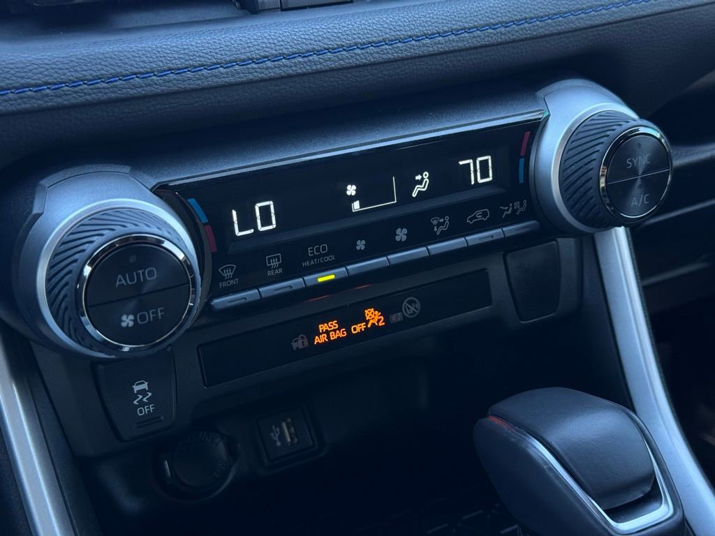 Used 2023 Toyota RAV4 SE image 31