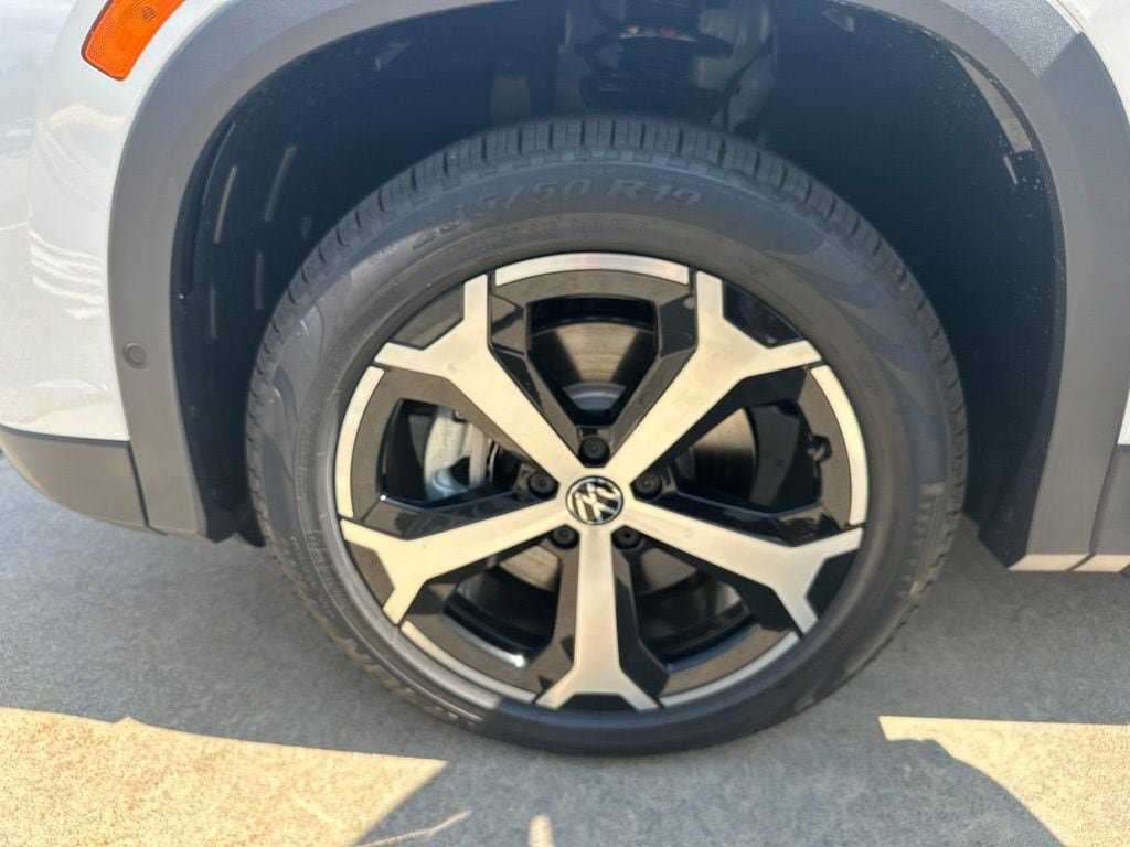 New 2026 Volkswagen Tiguan SE AWD/4WD image 25