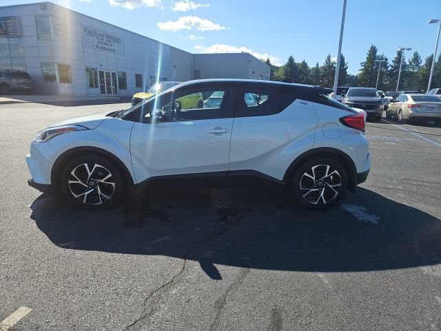 Used 2019 Toyota C-HR XLE FWD image 4