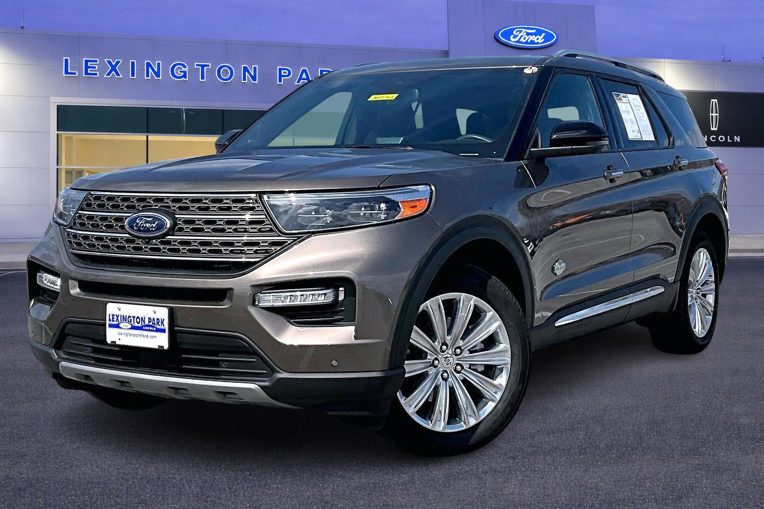 Used 2021 Ford Explorer King Ranch w/ Premium Technology Package image 3